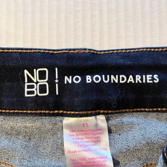 NO Boundaries Jeans stretch Size 11. - Picture 9 of 10